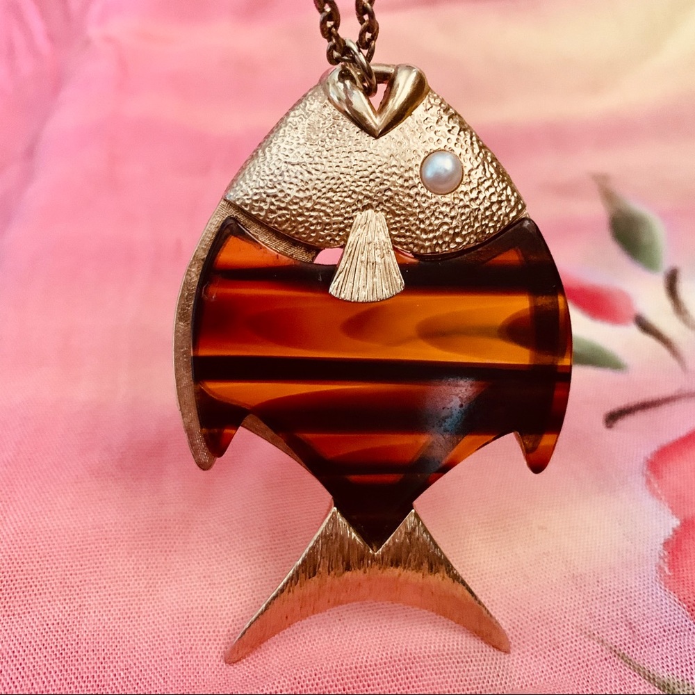 Vintage Sarah Coventry Tiger Fish Pendant - Picture 2 of 8